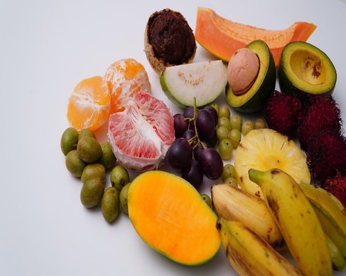 Selection of fresh foods containing omega-3, antioxidants, and minerals like walnuts, berries, avocado, and green tea